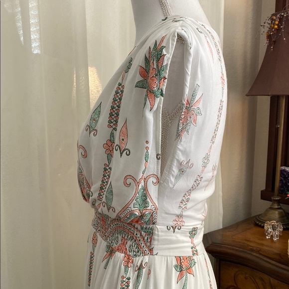 Cream V-Neck Sleeveless Resort Maxi Sundress - Picture 9 of 13